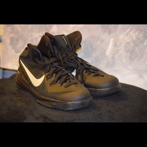 Nike Shoes - Black/White Nike Hyperdunk Gs Boys Size 5 Nike Shoes - Black/White Nike Hyperdunk Gs Boys Size 5